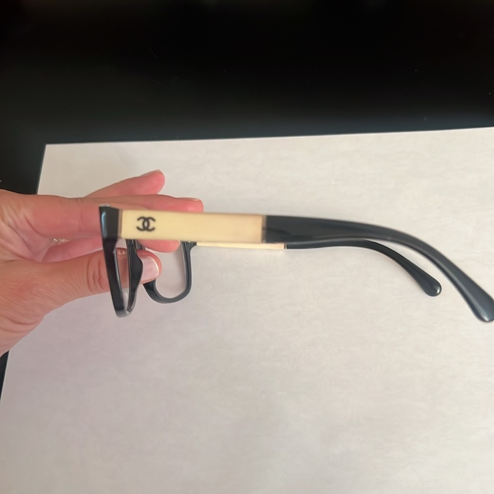 CHANEL eyeglasses, black and cream - Picture 6 of 17